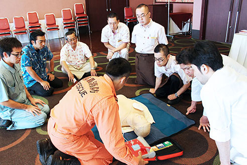 画像：水難事故訓練・AED講習会の実施