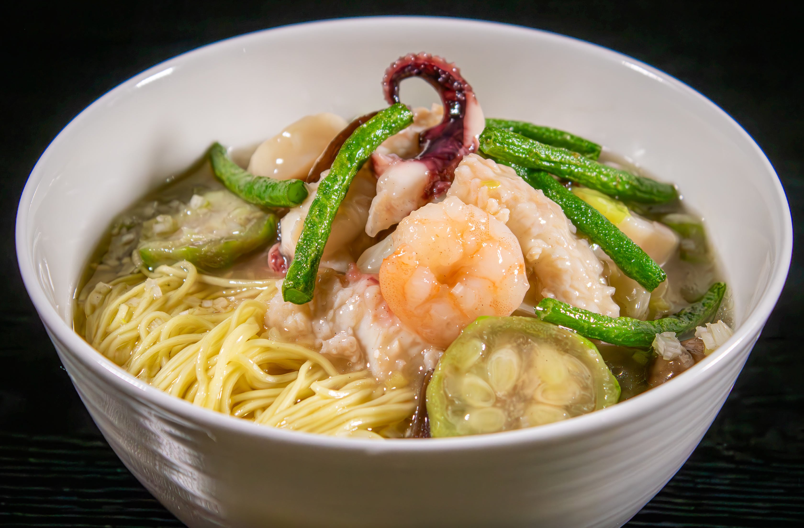 知念産トビイカとなんじょう野菜の海鮮汁ソバ