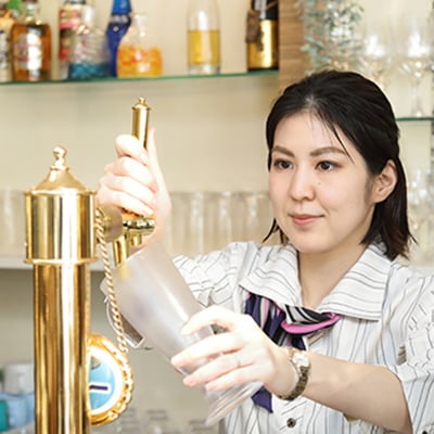 料飲部で働いている様子